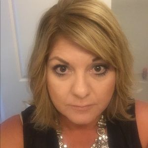 Meet your Posher, Denise